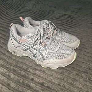 ASICS Women’s Gel-Venture 8 Running Shoes.